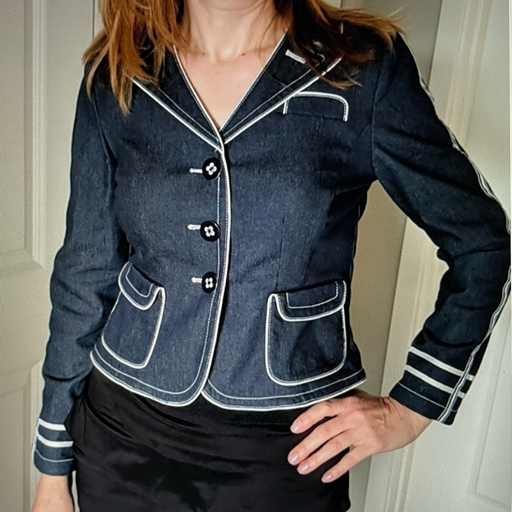 Classic Navy Contrast-Piped Blazer